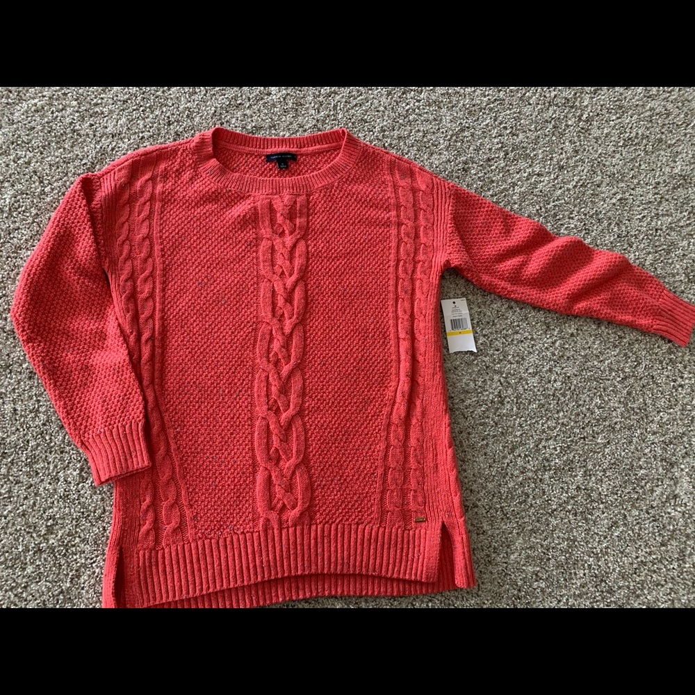 Tommy Hilfiger sweater size medium. NWT.
